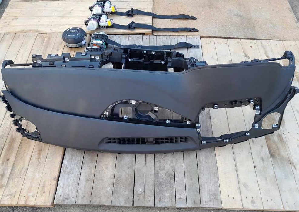 Audi A8 D4 airbag арматурно табло колани