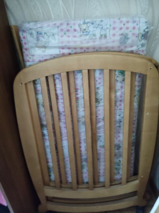 Продам детскую кроватку б/у .