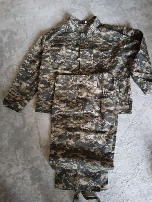 Продаю форму военные 54размер