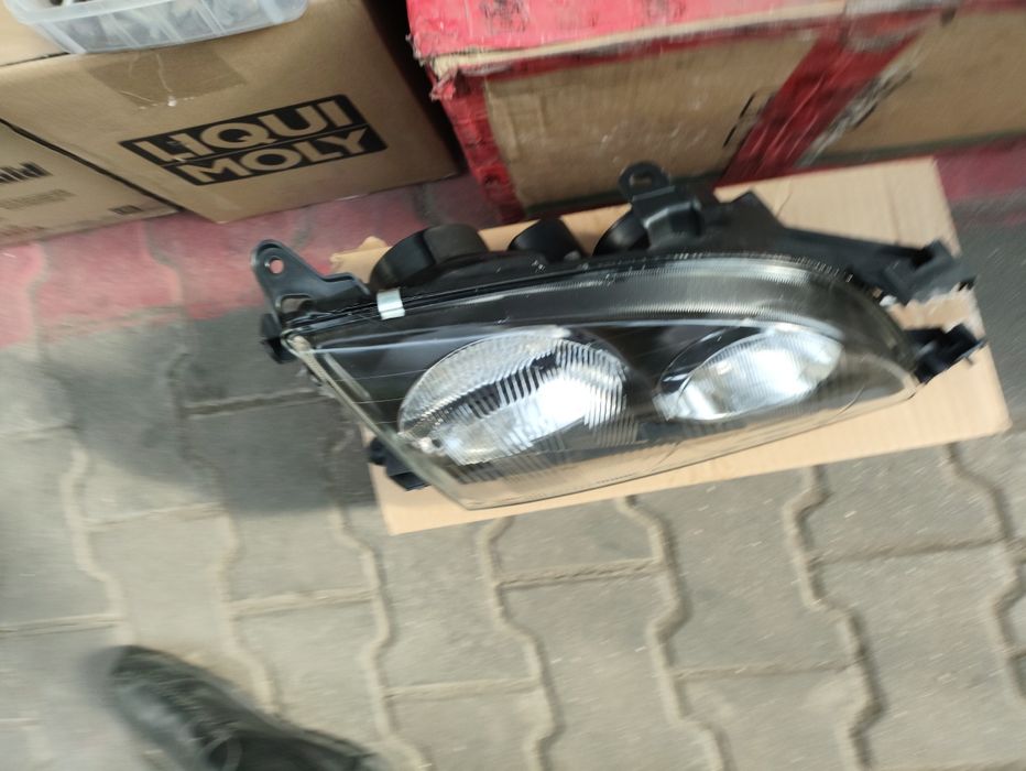 Авенсис фара доресталинг