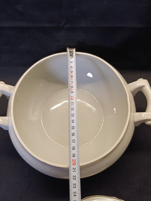 Български порцеланов супник