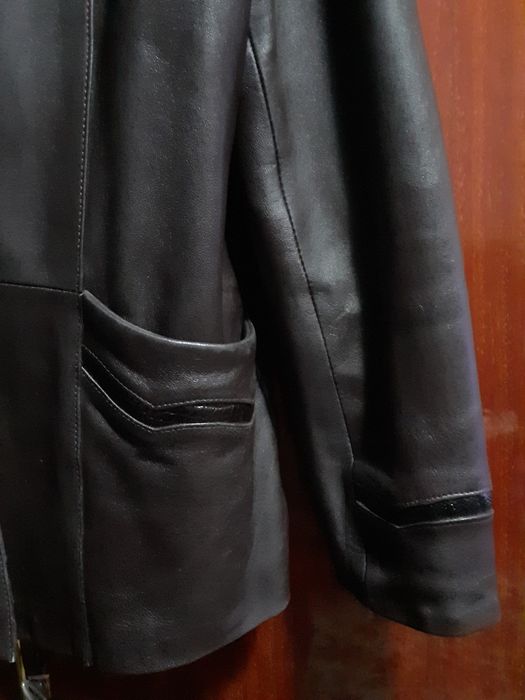 Haina de piele, dama