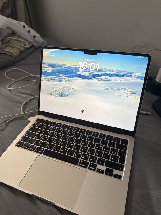 Продаю macbook air m2 13