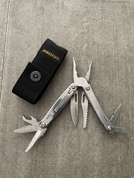Unealta multifunctionala Leatherman Sidekick cu teaca inclusa