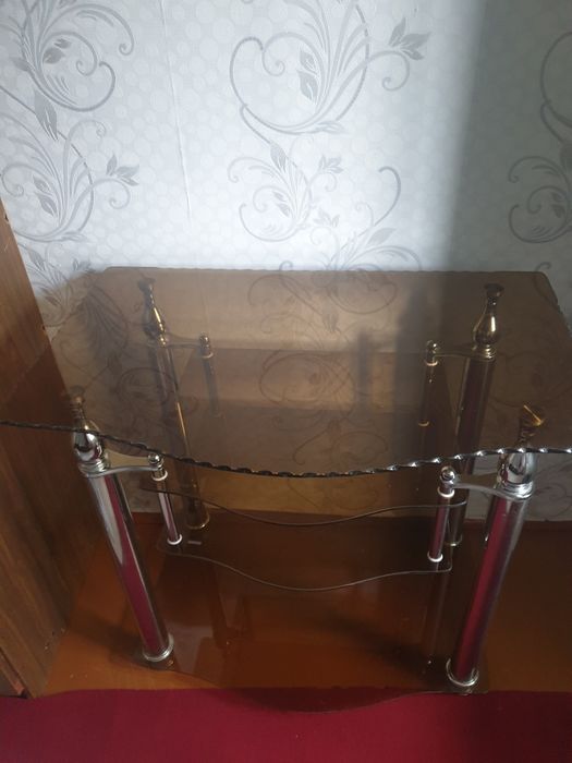 Стеклянный столик