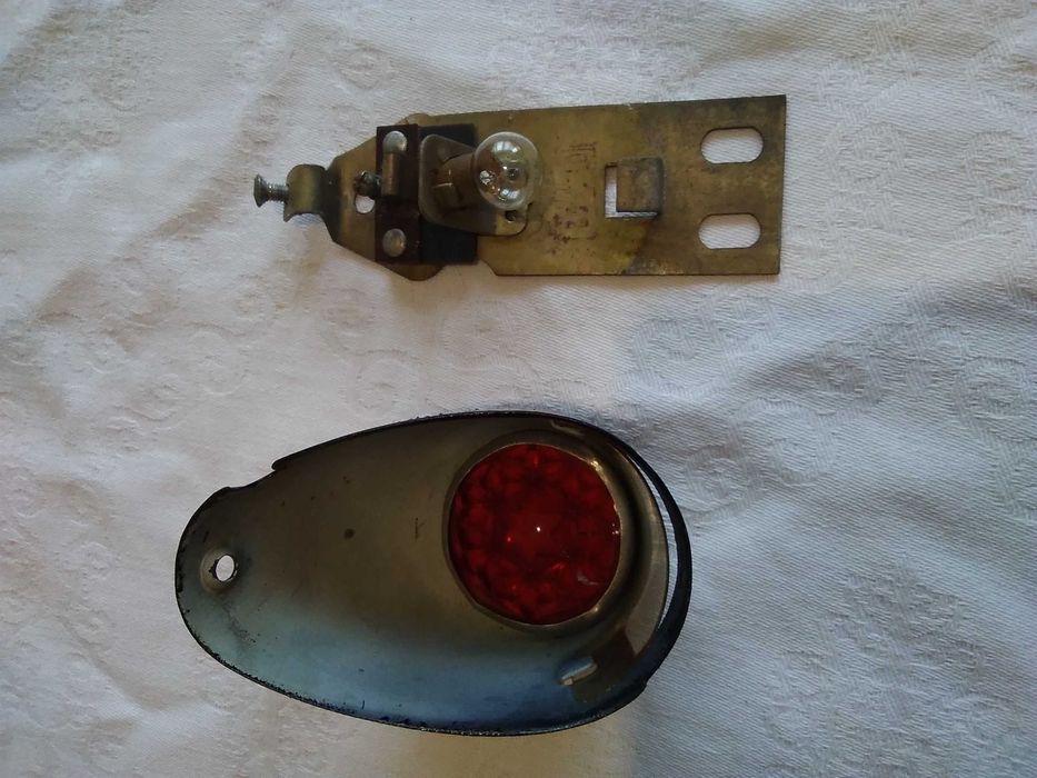 Продавам стъкло за фар и габарити за ретро автомобил и мотоциклет