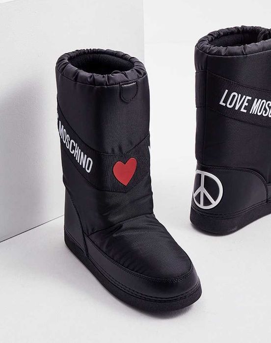 LOVE MOSCHINO № 37/38 & 39/40 – Дамски апрески с лого "PEACE & LOVE"