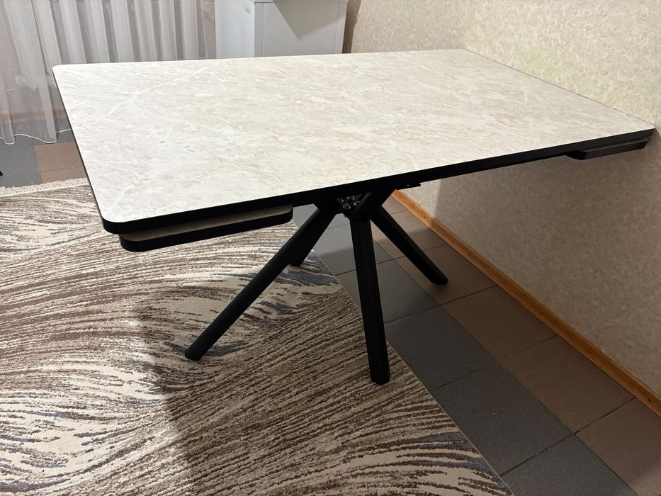 Стол,куханый,раздвижной