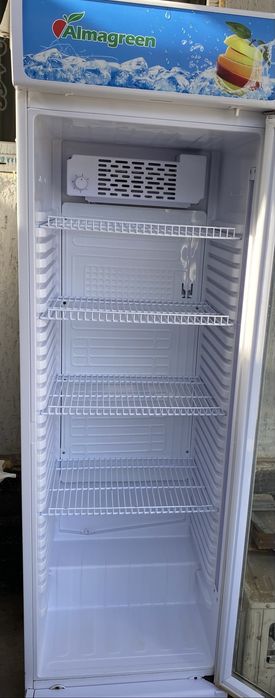 Продается витринный холодильник