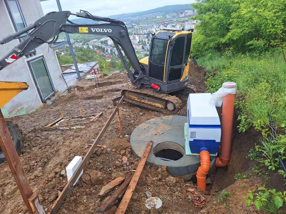 De închiriat miniexcavator