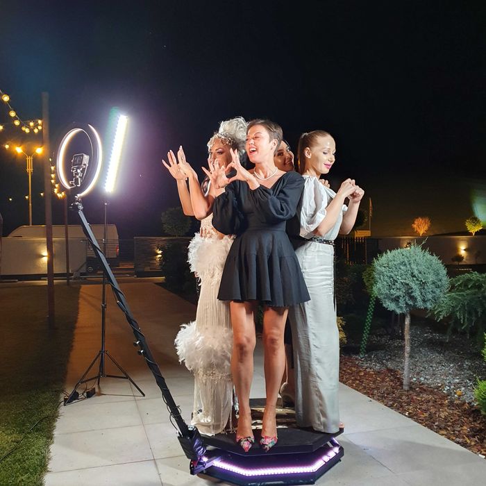360 VIDEO BOOTH Cabina Video Platforma 360 Video Selfie de închiriat
