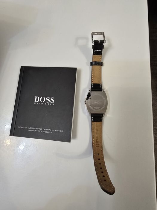 Vand un ceas de dama Hugo Boss