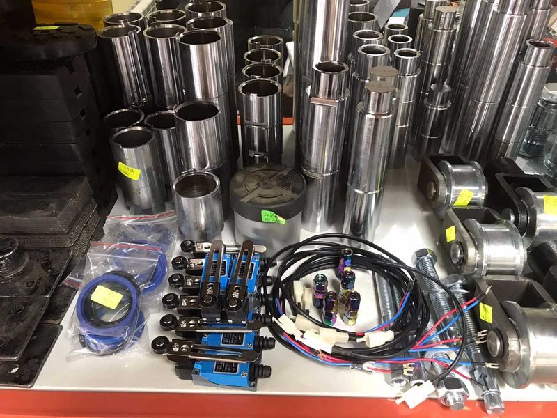 Резервни части за подемници, баланс машини и гумодемонтажни машини