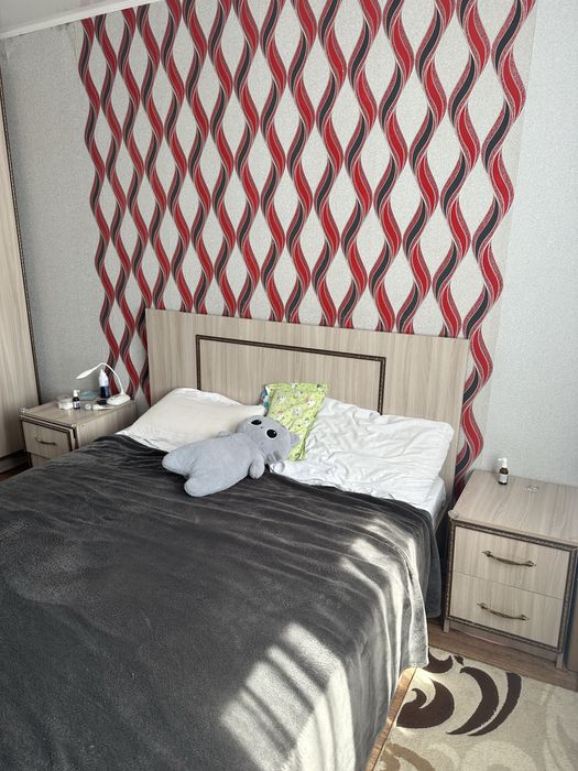 Спальный гаринитур , кровать