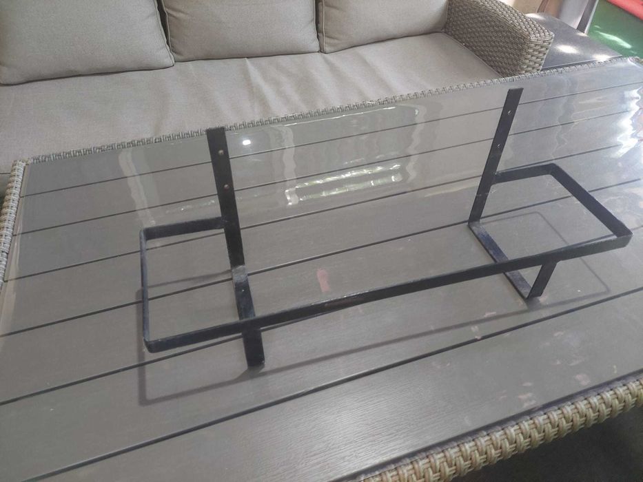 Vand jardiniere pentru flori cu suporti metalici