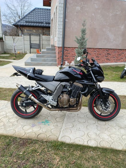 Vând Kawasaki  Z 750. an 2005 .