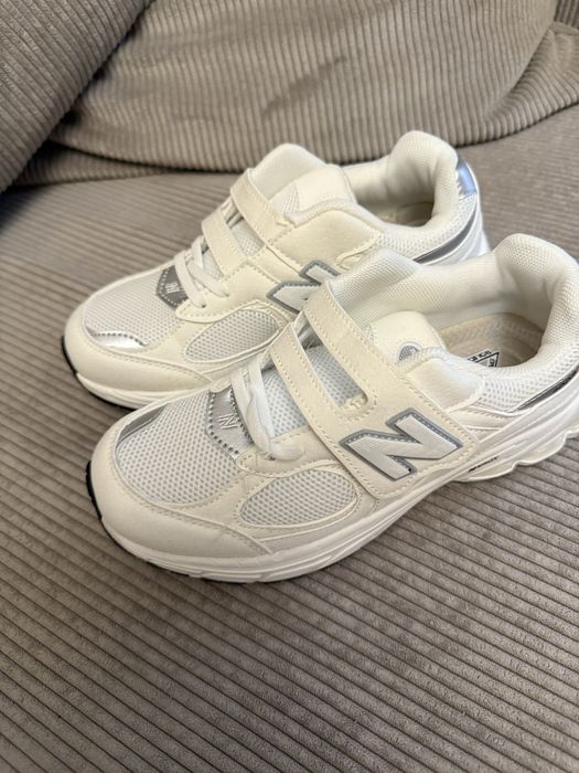 Продам детские кроссовки