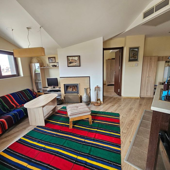 Обзаведен тристаен апартамент за продажба в жил. сграда  в Банско