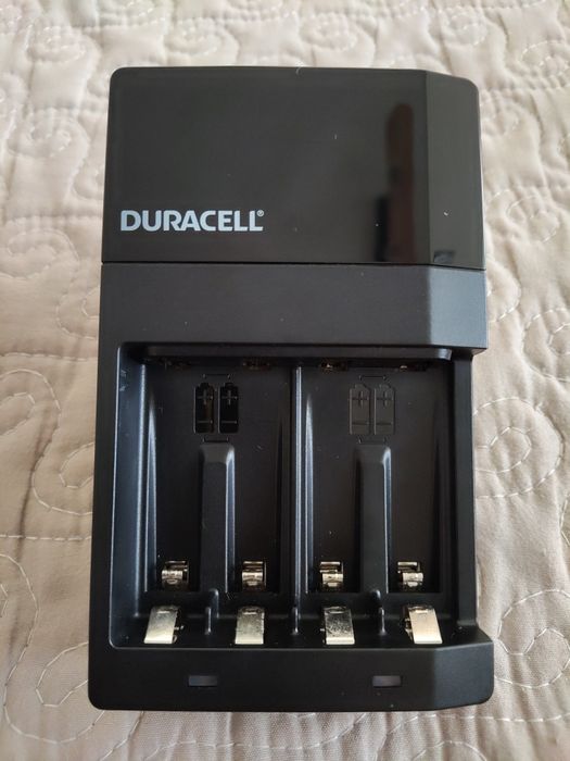 Зарядно устройство Duracell Cef14, за 4 батерии АА или ААА