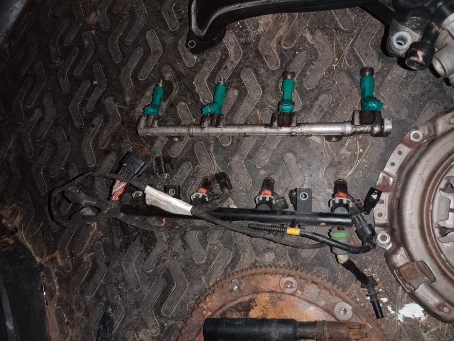 Продам  дроссель  на рено  дастер.