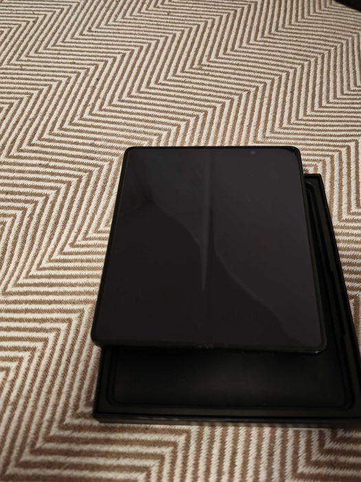 Продавам Samsung Galaxy Z Fold 4 перфектен с 6 месеца гаранция