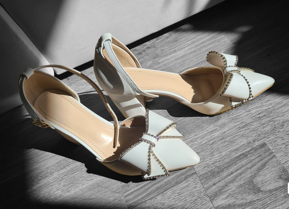 Pantofi albi de mireasa/ de ocazie