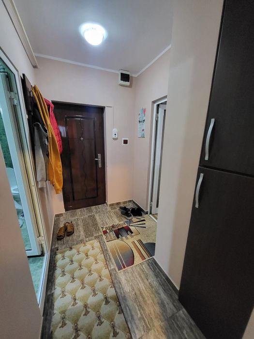 Închiriez apartament