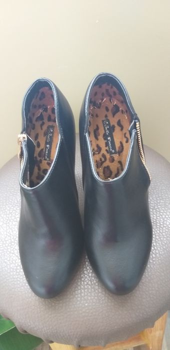 Обувки с висок ток