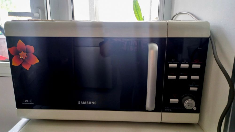 Микроволновка  SAMSUNG