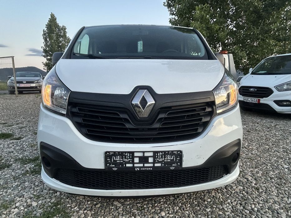 Renault trafic 2017 VARIANTE !! /9 locuri / clima / euro 6