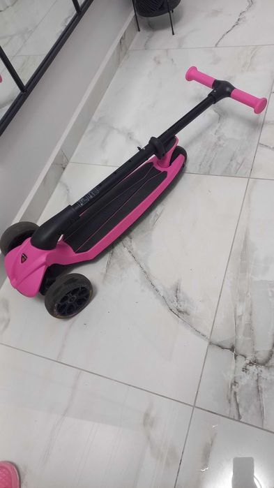 Детска тротинетка със светещи колела-розова+Подарък-каска