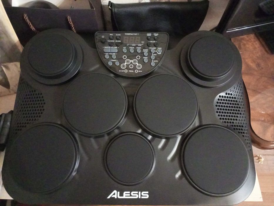 Барабанная установка ALESIS
