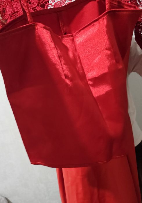 Продам детские нарядные платья.