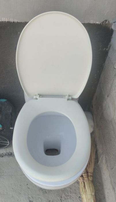 Унитаз 10000 продам