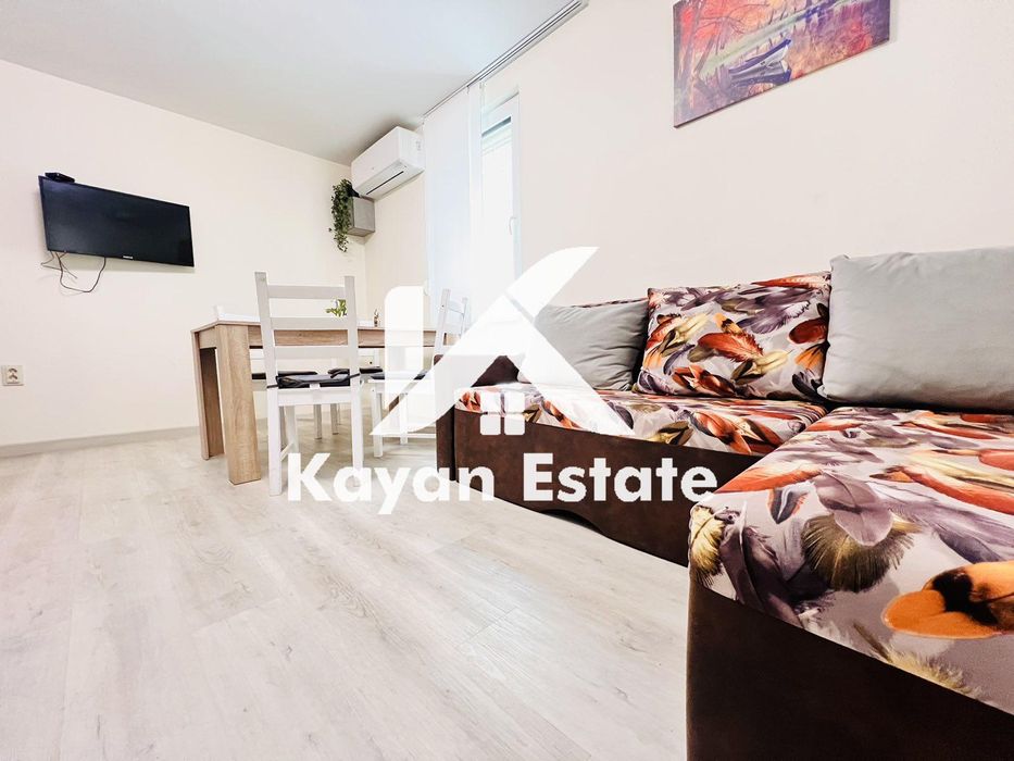 Дава се под наем Двустаен апартамент в Бургас, Център - 45 кв.м за 382.5 € - Снимка #1