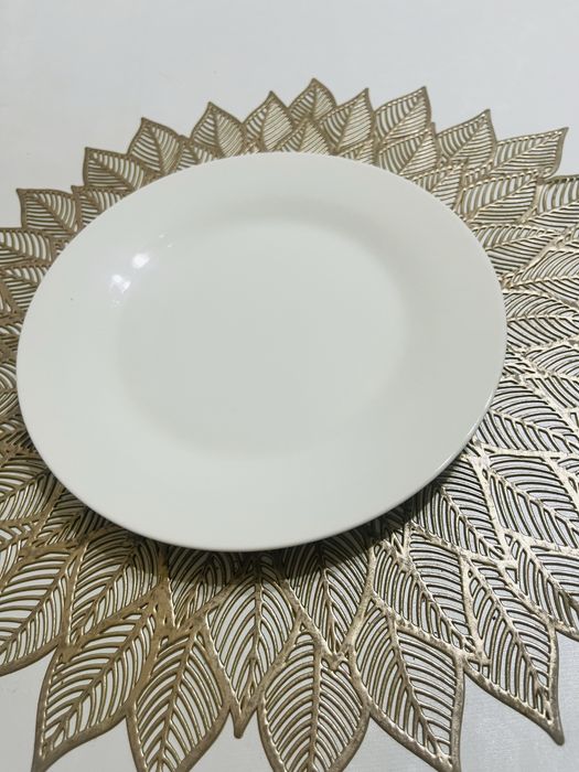 Срочно продаются тарелки фарфоровые белого цвета