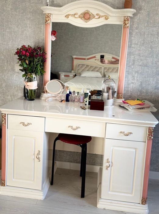 Спальний гарнитур