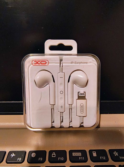 Căști cu fir si conector Lightning (iPhone)