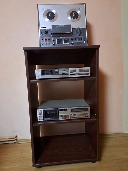 Vând rack pentru aparatură audio