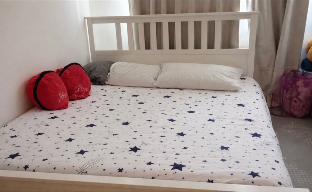 pat cu saltea :800 lei