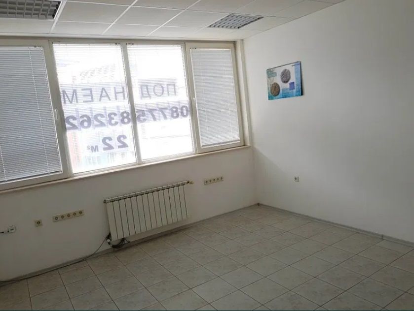 Продава се Офис в Враца, Център - 22 кв.м за 2203 €/кв.м - Снимка #3