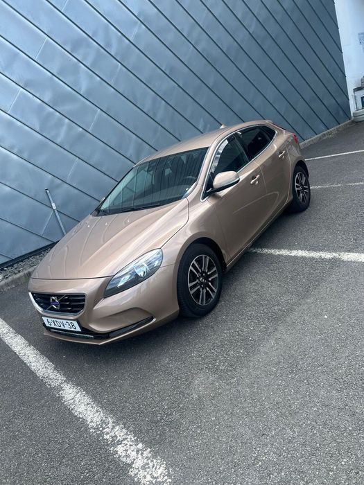 VOLVO V40 2014