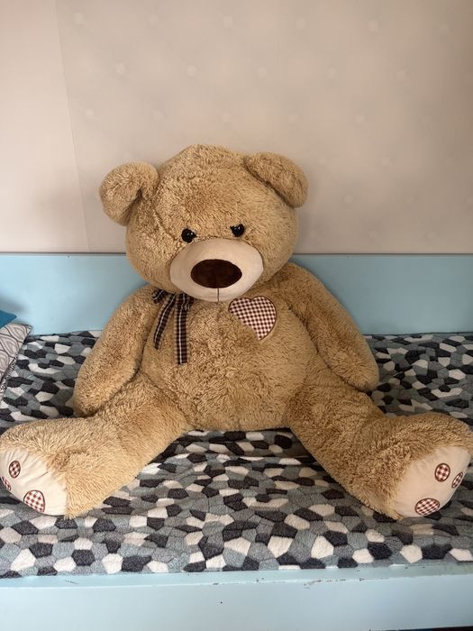 Голям плюшен мечок