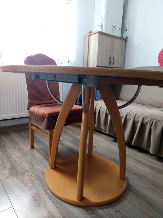 Masă împreună cu 5 scaune