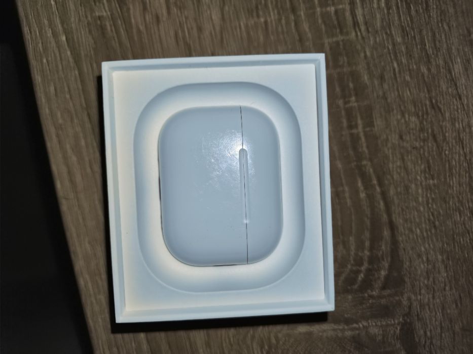- AirPods Pro 3 -