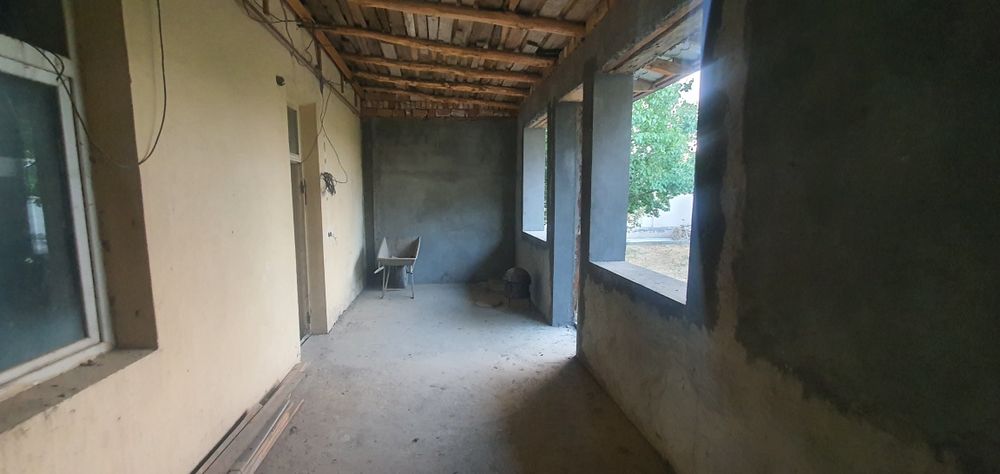 Участок 6 соток с коттеджем на 8 комнат,свет,вода,газ,канализация есть