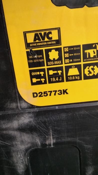 Perforator sotiladi DeWalt orginal