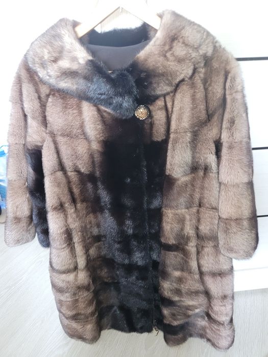 Продаётся Норковая шуба