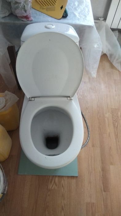 Продам б/у унитаз