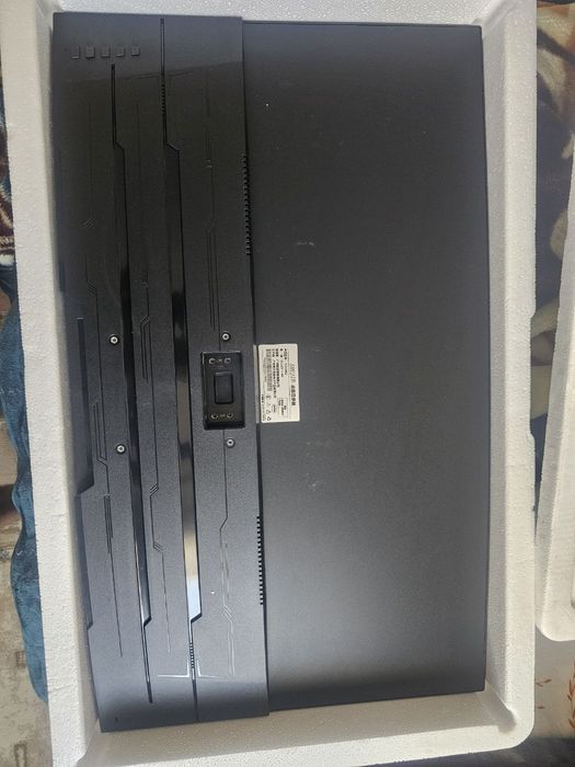 Led monitor 32talik xolati yangi ozro iwlagan